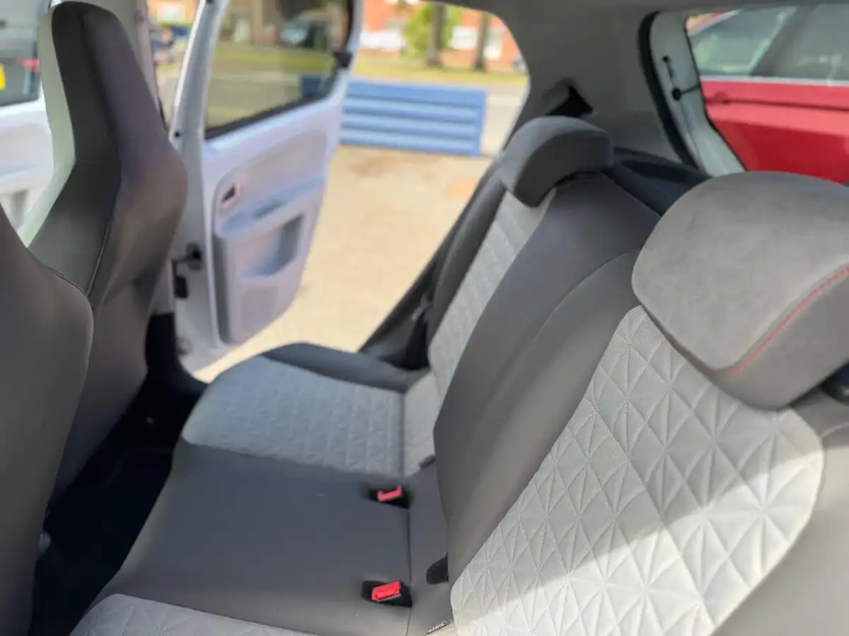 2018-volkswagen-up-10-up-beats-60ps-5d-big-24