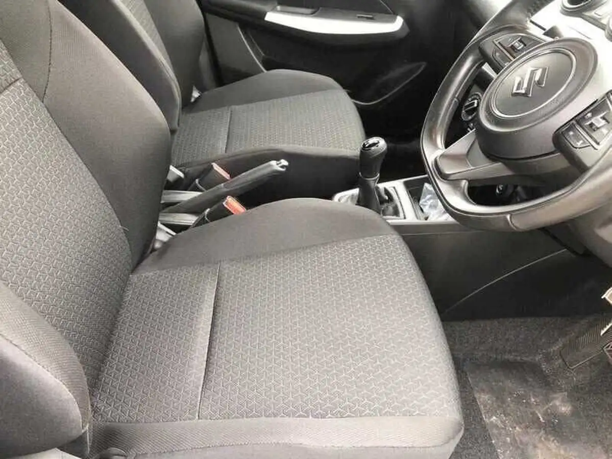 2024-suzuki-swift-12-dualjet-sz-l-big-3