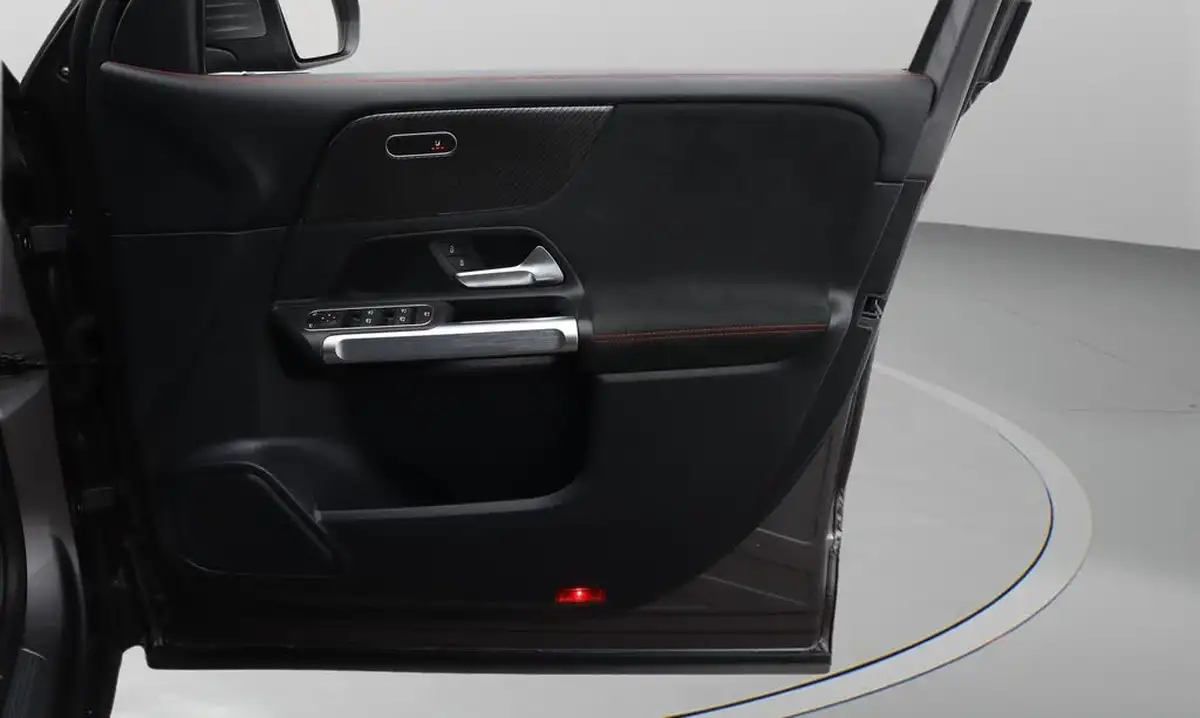 2021-mercedes-benz-glb-class-13-glb200-amg-line-8g-tronic-big-15