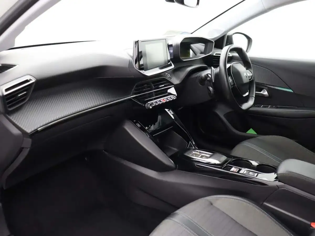 2022-peugeot-208-12-puretech-allure-premium-100bhp-eat8-big-10