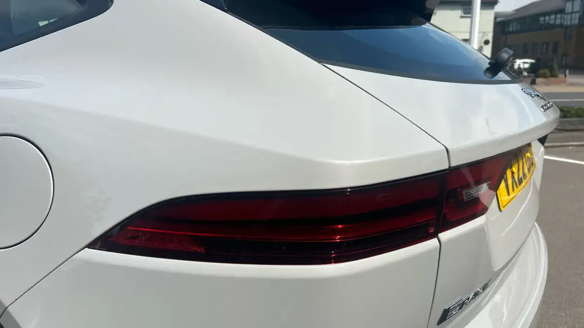 2022-jaguar-e-pace-15-p300e-r-dynamic-hse-big-18