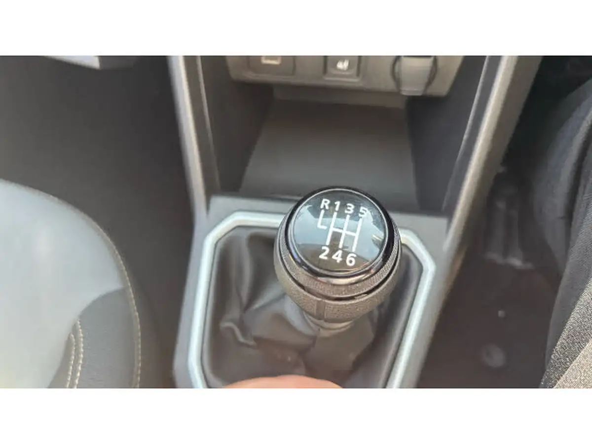 2023-dacia-sandero-stepway-10-tce-essential-90bhp-big-24