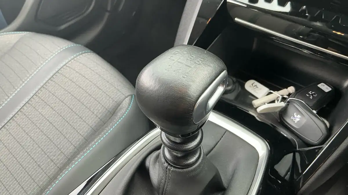 2021-peugeot-208-12-puretech-allure-premium-100bhp-big-19