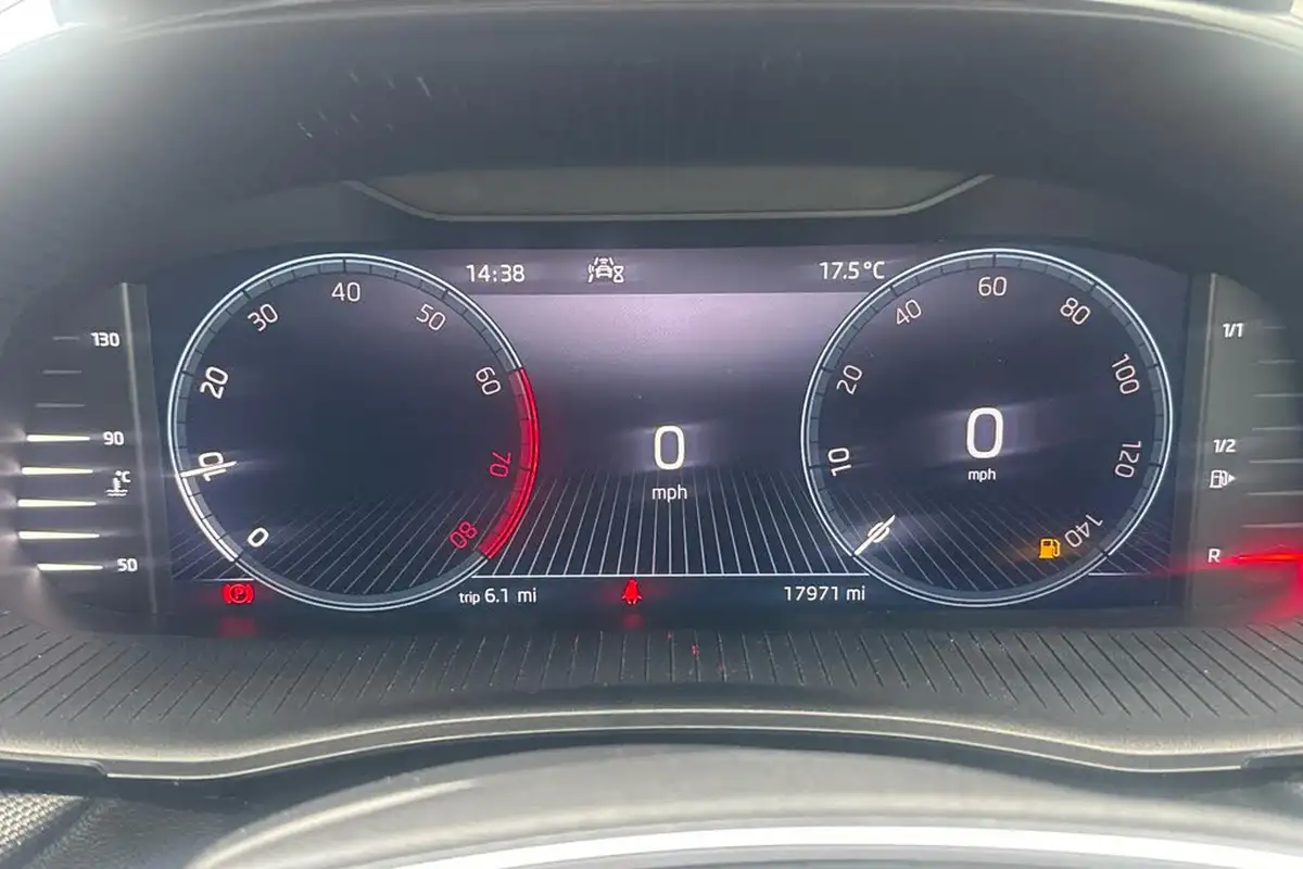2023-skoda-fabia-10-mpi-colour-edition-big-6