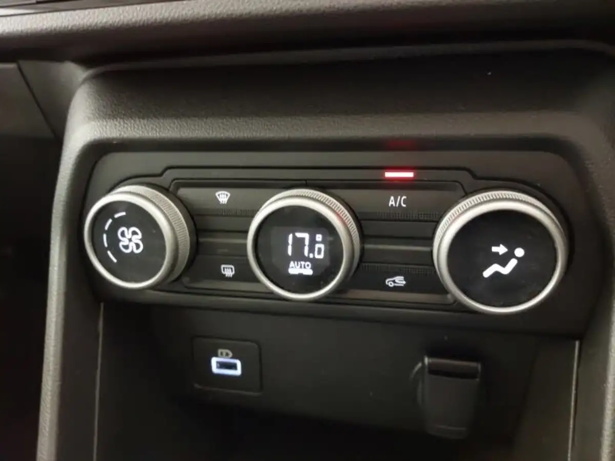 2023-dacia-sandero-stepway-10-tce-journey-100bhp-bi-fuel-big-15