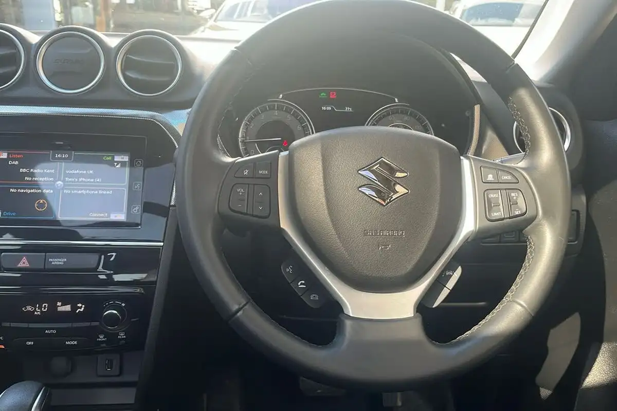2023-suzuki-vitara-15-sz5-big-12