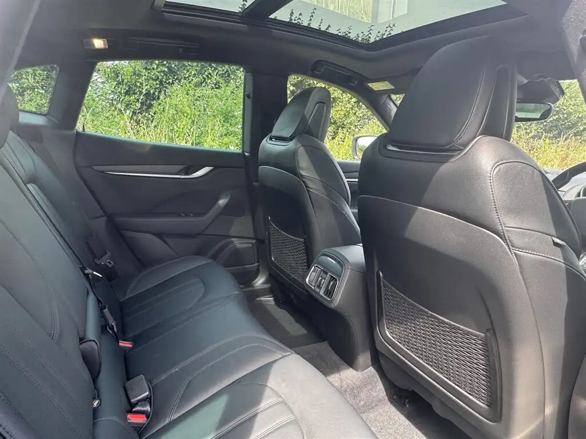 2020-maserati-levante-30-gransport-big-17