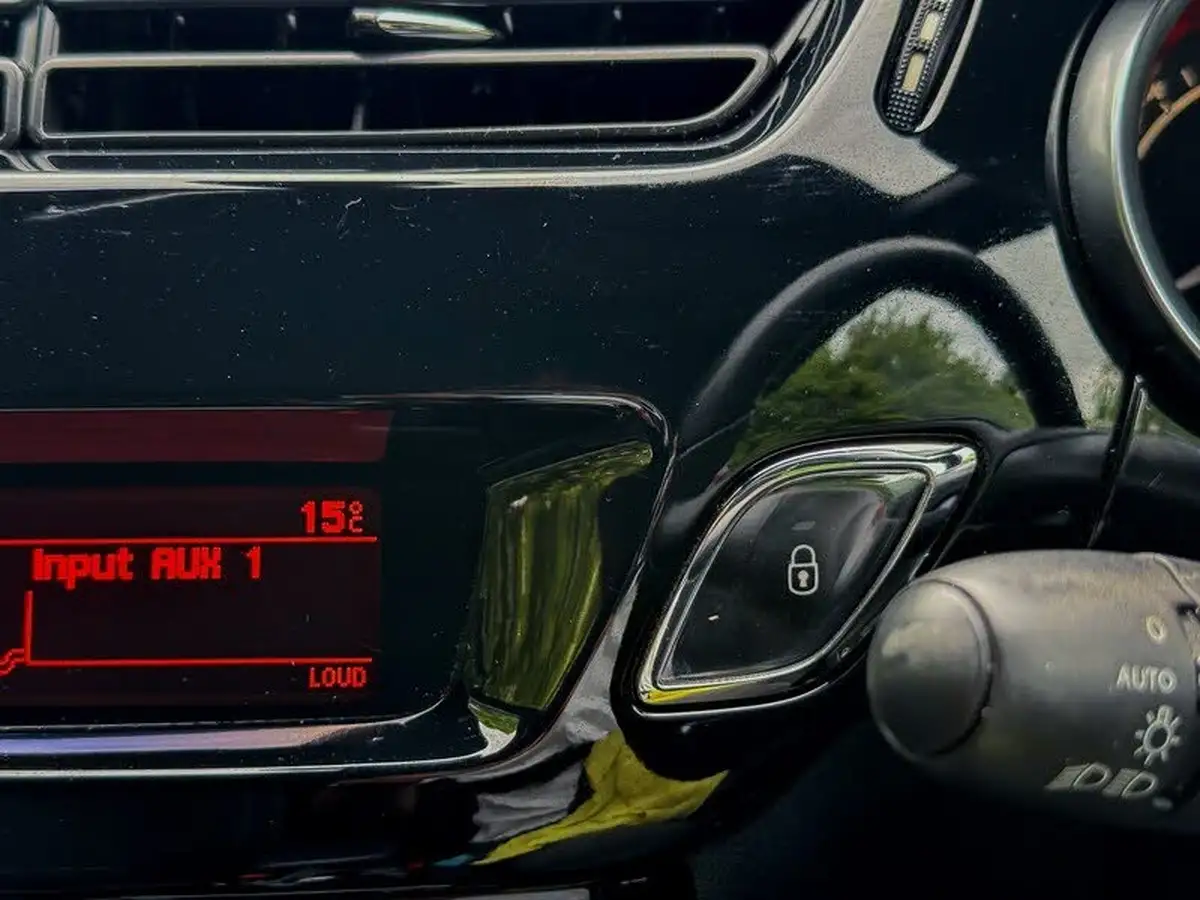 2014-citroen-ds3-16e-hdi-dstyle-plus-90bhp-airdream-big-24