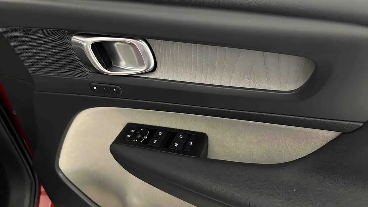 2021-volvo-xc40-15-t3-inscription-161bhp-auto-big-30