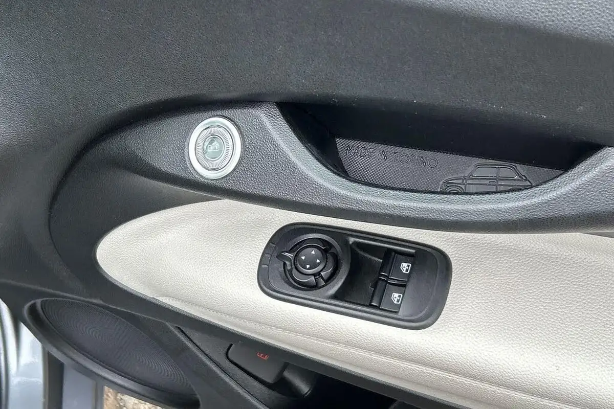 2022-fiat-500-e-la-prima-big-17