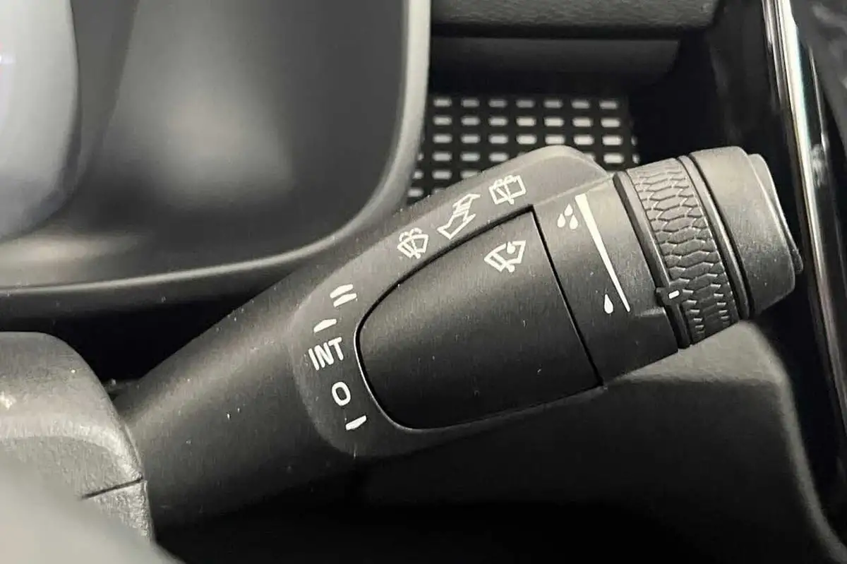 2021-volvo-xc40-15-t3-r-design-161bhp-big-37