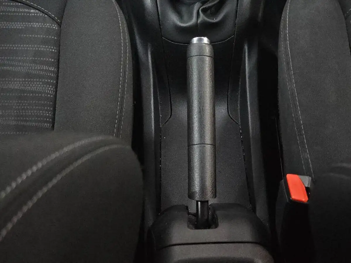 2015-peugeot-208-10-access-5d-big-31