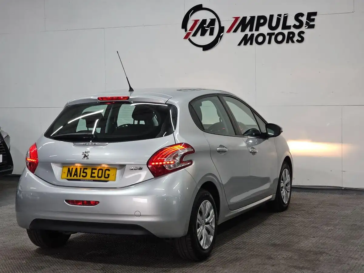 2015-peugeot-208-10-access-5d-big-7
