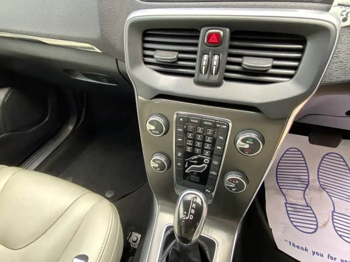 2013-volvo-v40-20td-d3-se-lux-nav-ss-geartronic-big-25