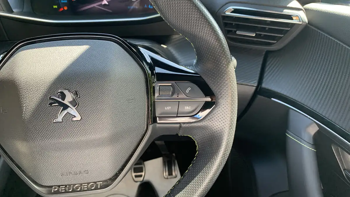 2022-peugeot-2008-suv-12-puretech-gt-big-23