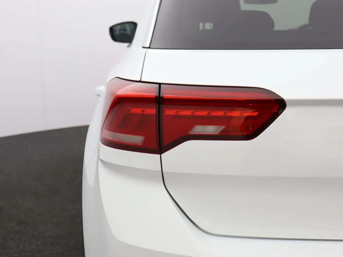2018-volkswagen-t-roc-10-tsi-design-big-48