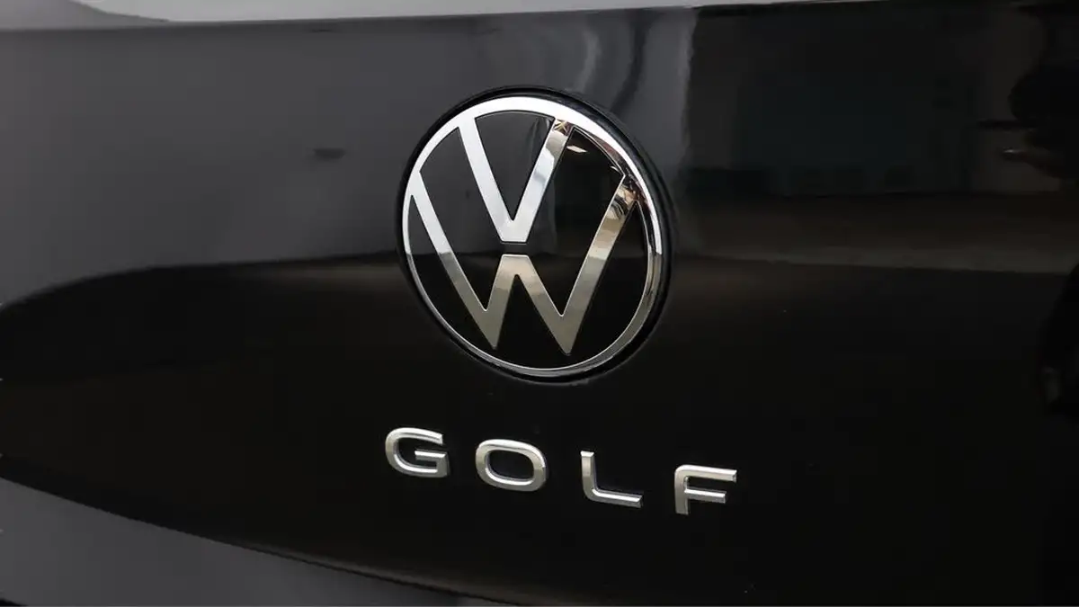 2021-volkswagen-golf-15-tsi-life-130ps-hatchback-big-20