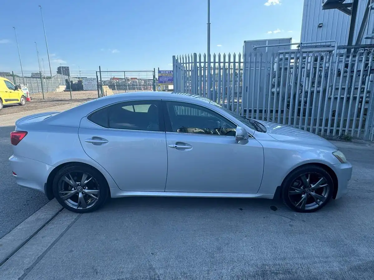 2009-lexus-is-250-25-se-l-saloon-4d-auto-big-40