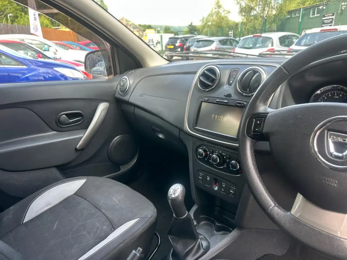 2014-dacia-sandero-stepway-15d-laureate-big-16