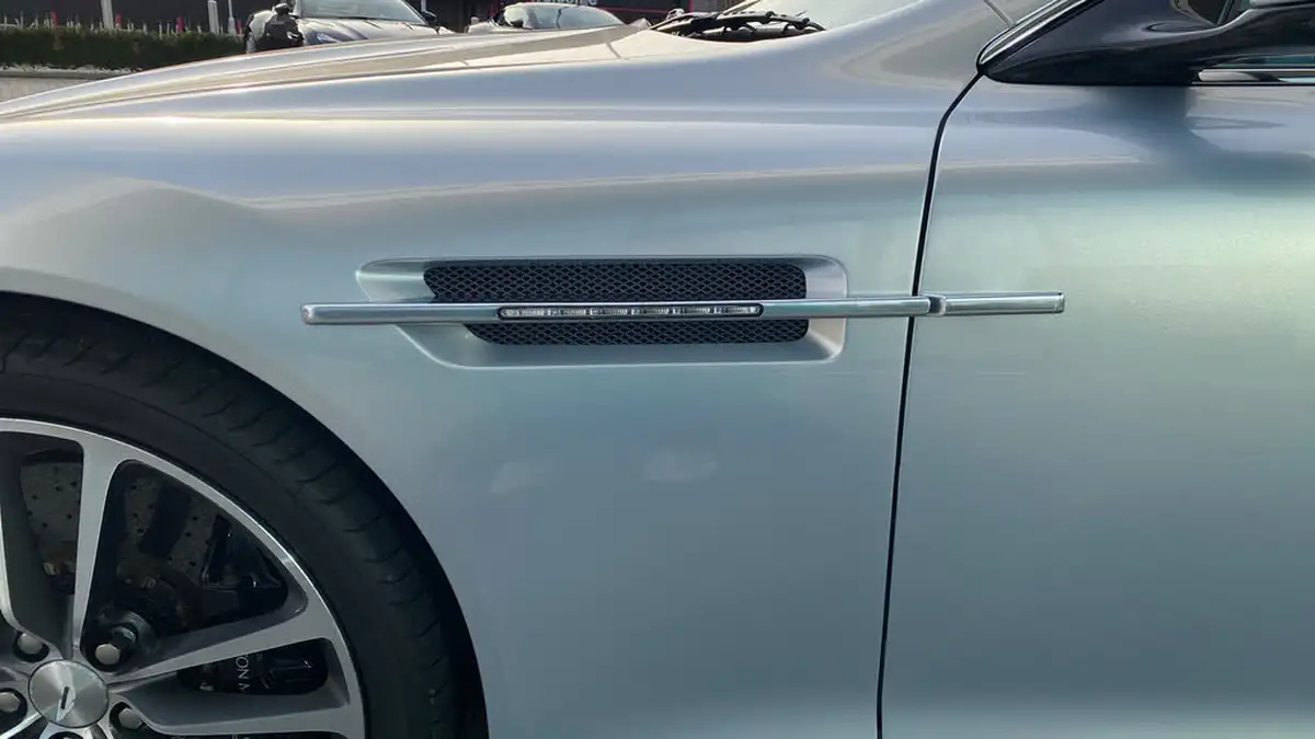 2010-aston-martin-dbs-60-touchtronic-big-17