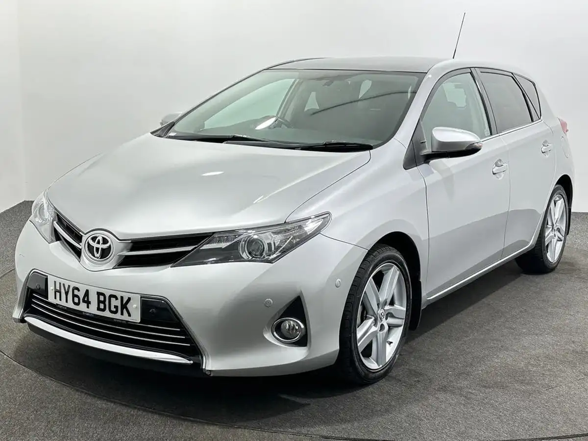2014-toyota-auris-16-excel-hatchback-big-3