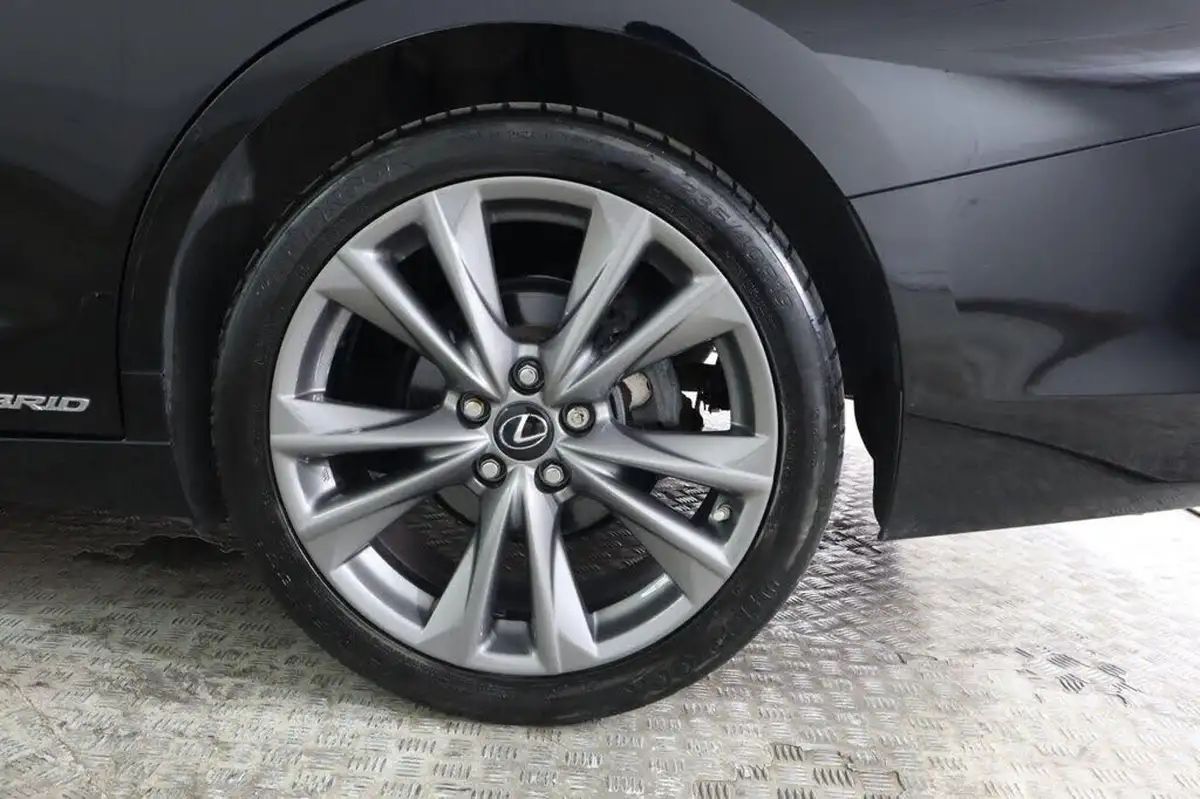 2019-lexus-es-300h-25-f-sport-big-39