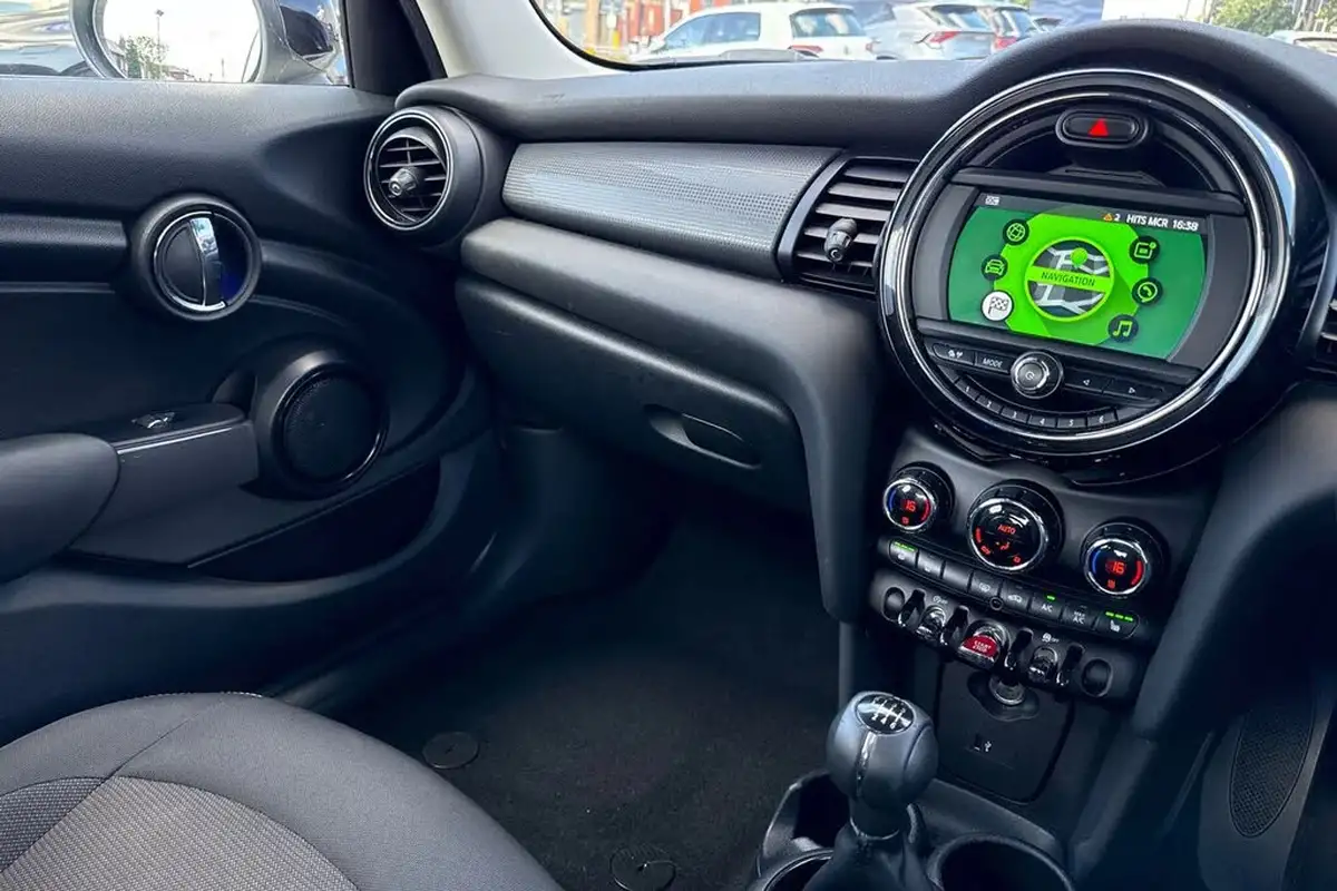 2019-mini-cooper-15-cooper-classic-hatchback-5d-big-19