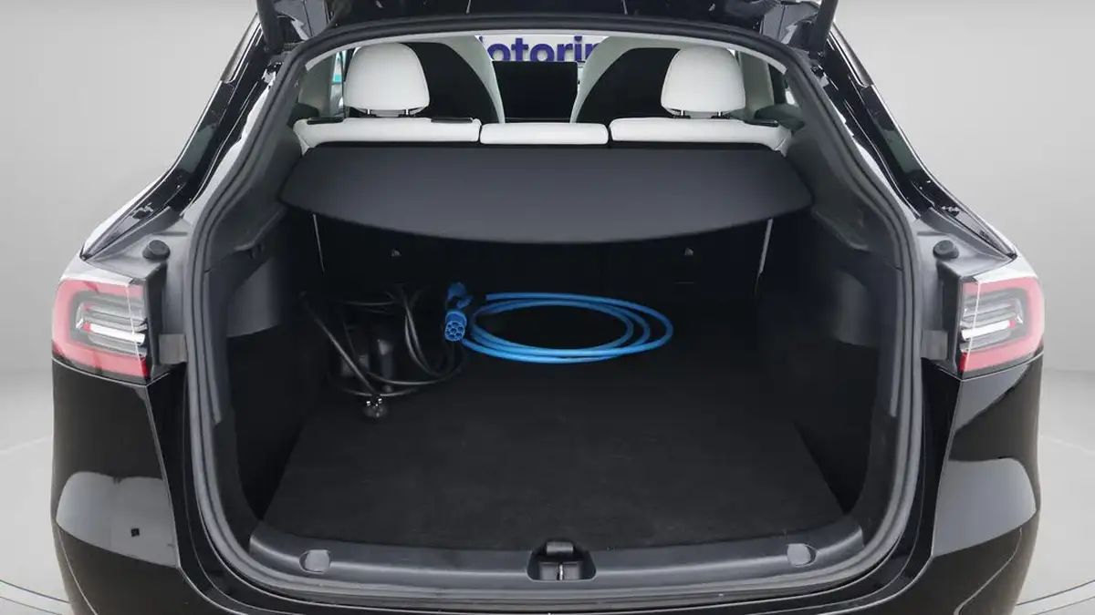 2022-tesla-model-y-e-long-range-big-17