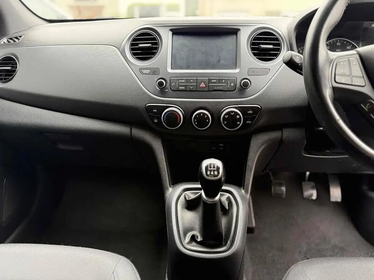 2018-hyundai-i10-10-go-se-66ps-big-14