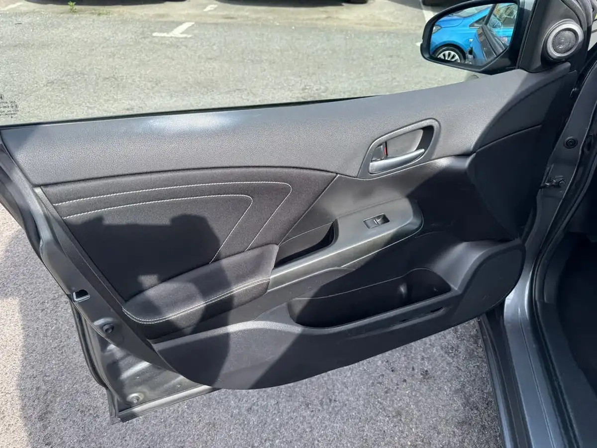 2016-honda-civic-18-i-vtec-se-plus-navi-hatchback-auto-big-49