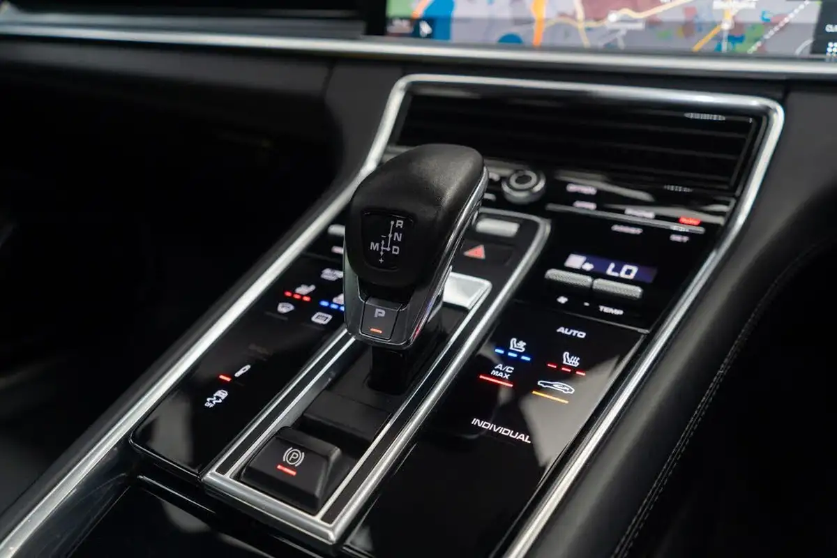 2017-porsche-panamera-29-v6-4-e-hybrid-executive-big-32