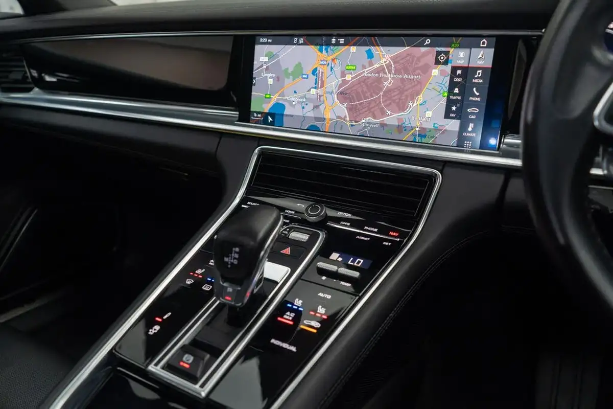 2017-porsche-panamera-29-v6-4-e-hybrid-executive-big-28