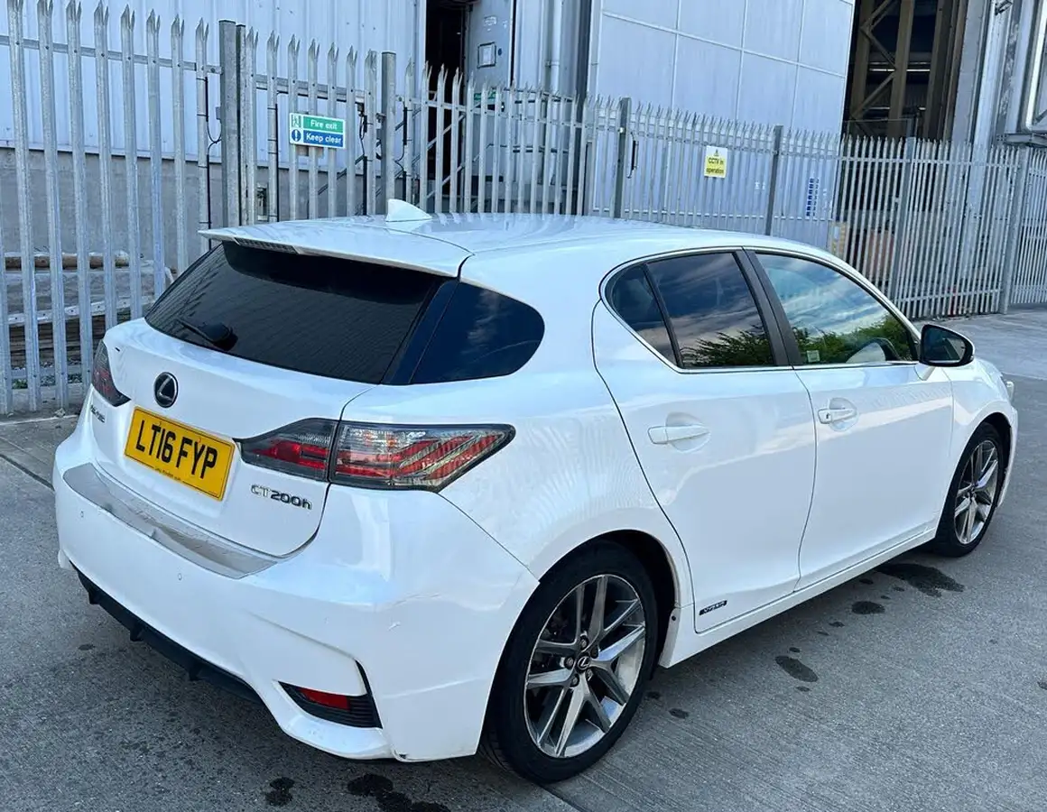 2016-lexus-ct-200h-18-advance-plus-big-11