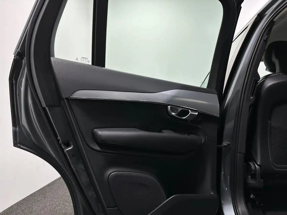 2017-volvo-xc90-20td-d5-momentum-awd-auto-big-39