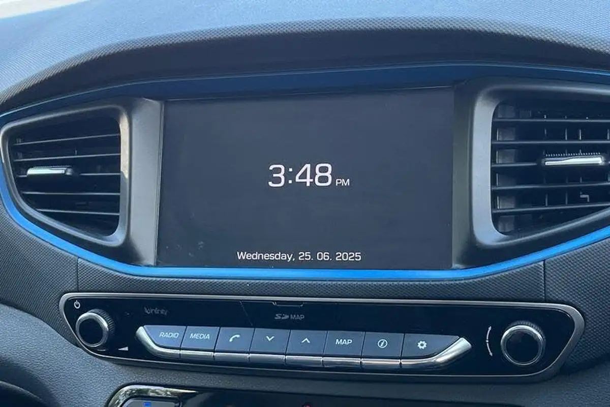 2018-hyundai-ioniq-16-gdi-premium-hybrid-big-21