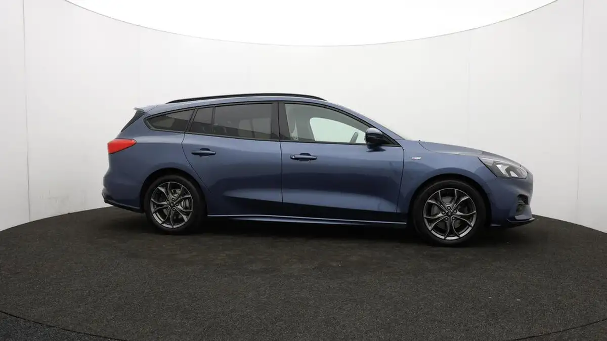 2021-ford-focus-15-st-line-estate-big-42