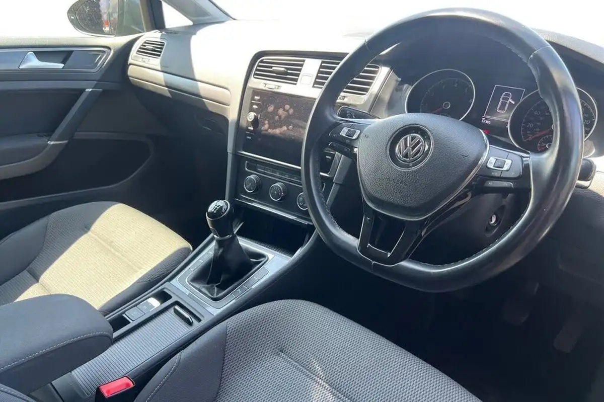 2019-volkswagen-golf-10-tsi-match-hatchback-5d-big-8