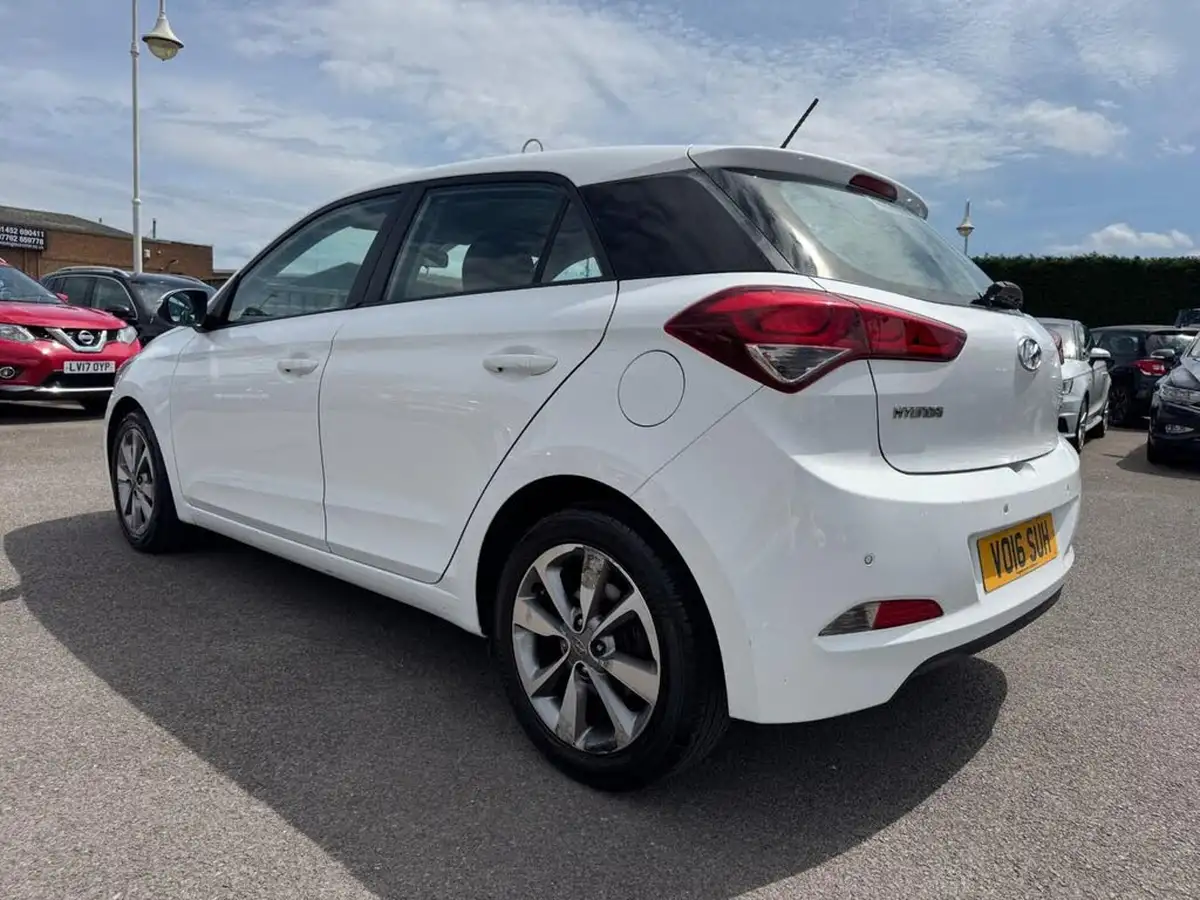 2016-hyundai-i20-12-blue-drive-se-hatchback-5d-big-1