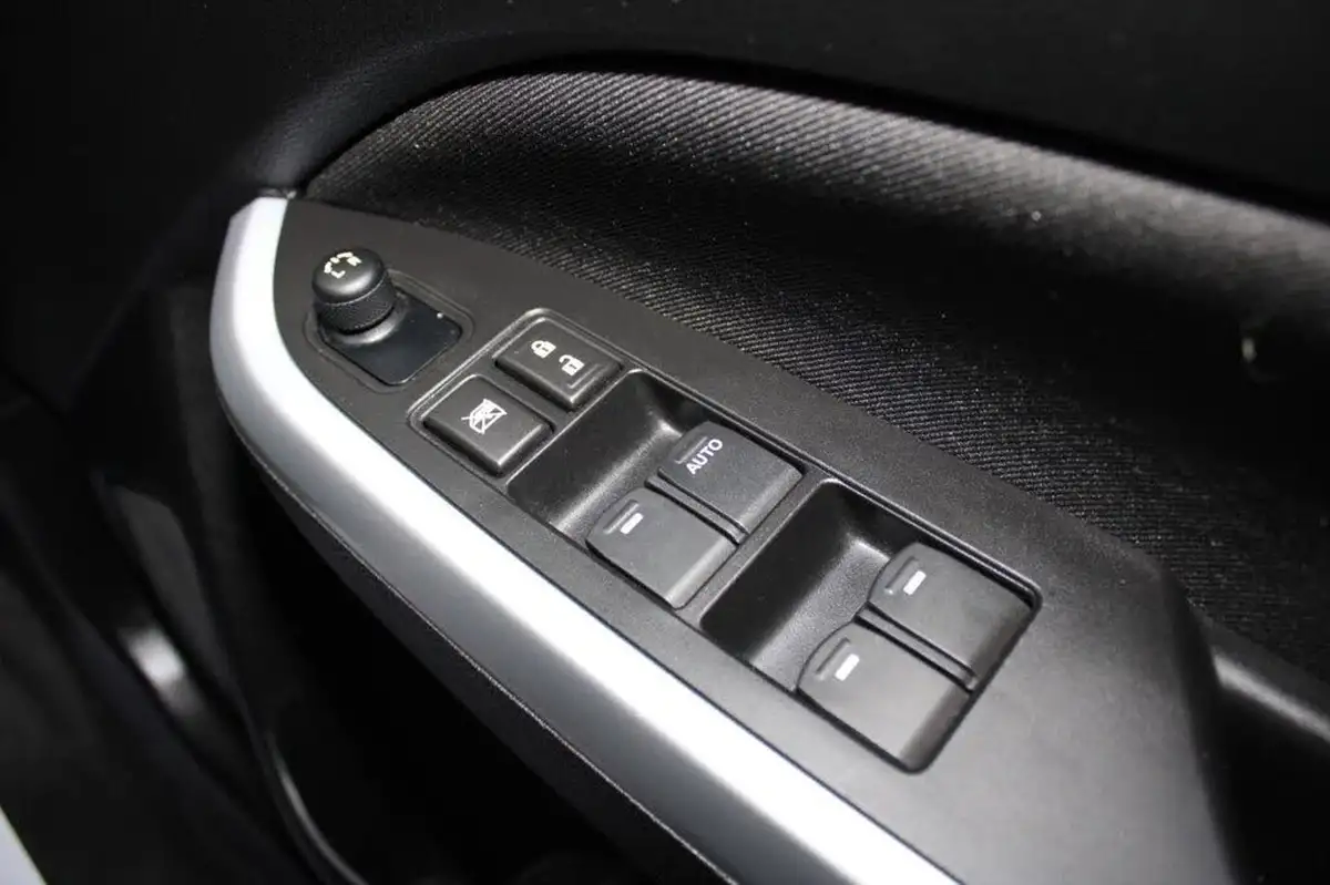 2018-suzuki-vitara-16-kuro-big-17