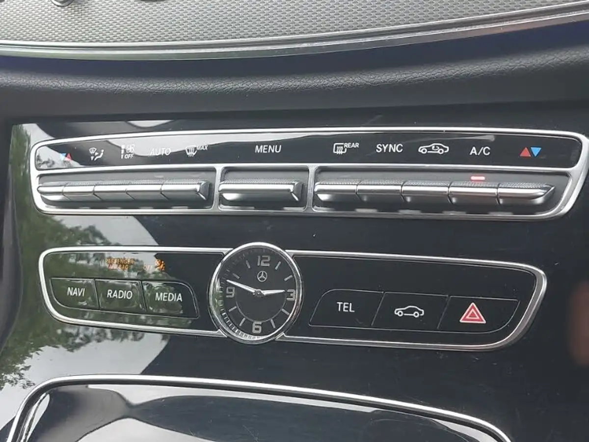 2017-mercedes-benz-e-class-20d-e220d-se-ss-saloon-4d-4matic-big-15