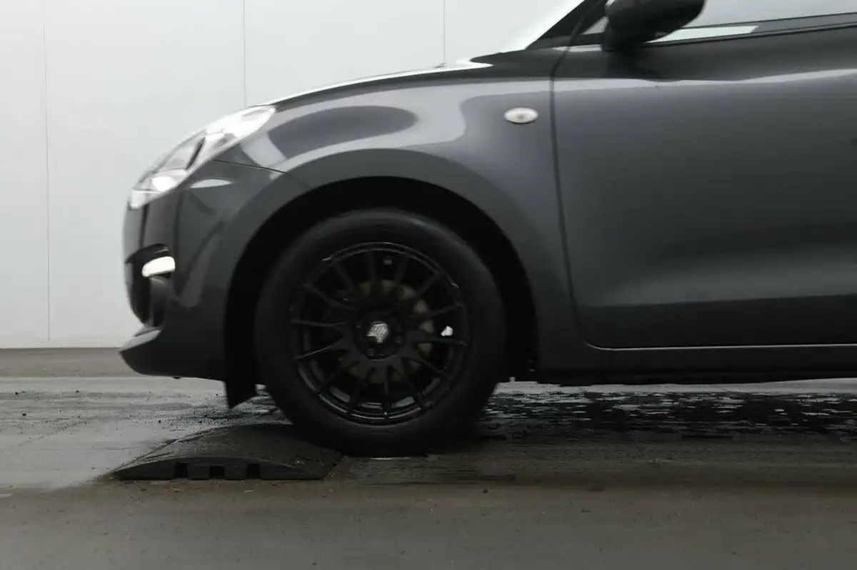 2019-suzuki-swift-12-dualjet-attitude-big-9