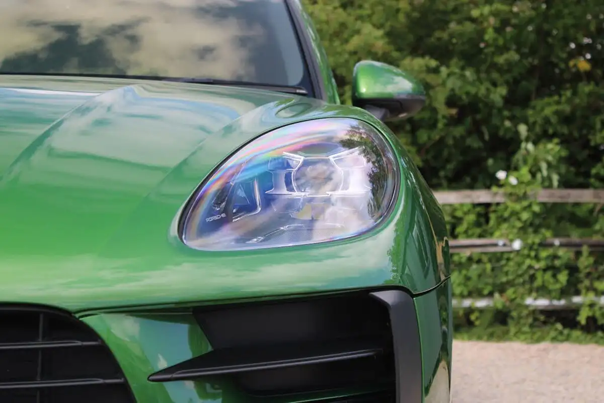 2018-porsche-macan-big-43