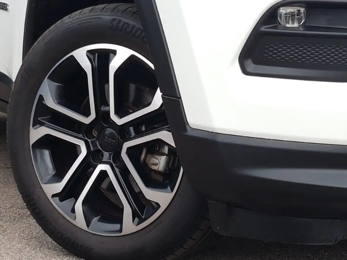 2023-jeep-compass-15-limited-big-8