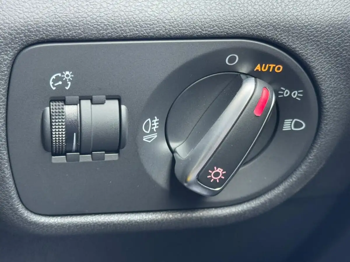 2015-audi-a1-20-s1-hatchback-3d-big-13