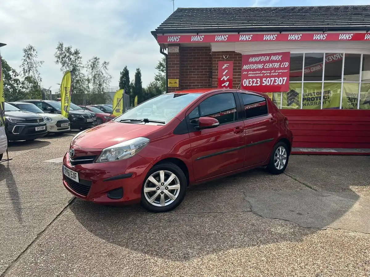 2011-toyota-yaris-133-tr-vvt-i-99bhp-5d-big-2