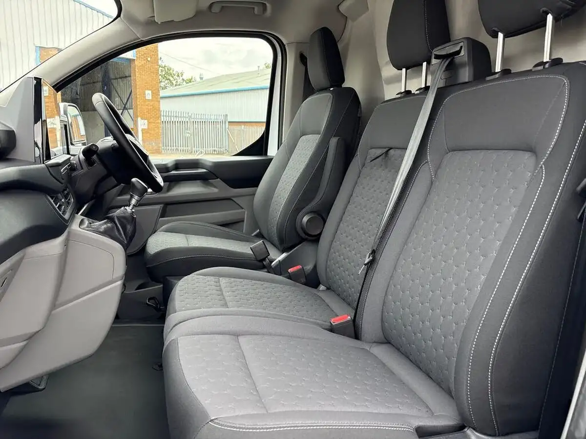 2025-ford-transit-custom-20tdci-280-l1h1-limited-136pseu6e-panel-van-1996cc-big-9