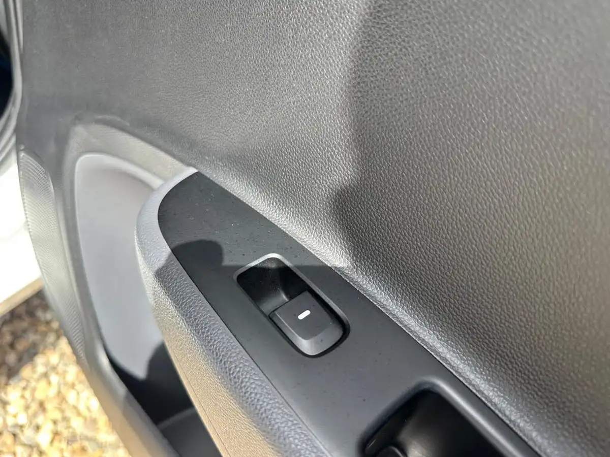 2019-hyundai-i10-10-play-big-29