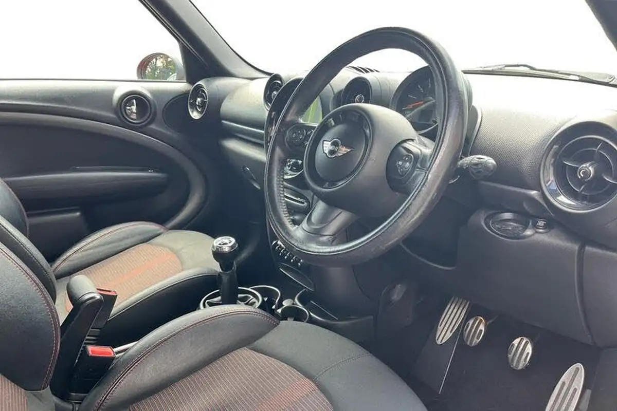 2014-mini-countryman-16-cooper-s-190bhp-big-8