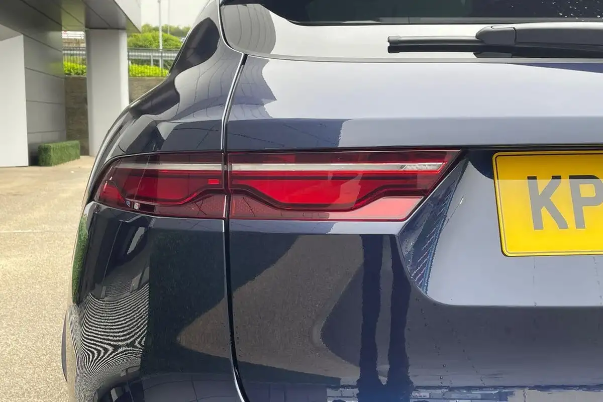 2023-jaguar-f-pace-20-p250-r-dynamic-hse-black-big-26