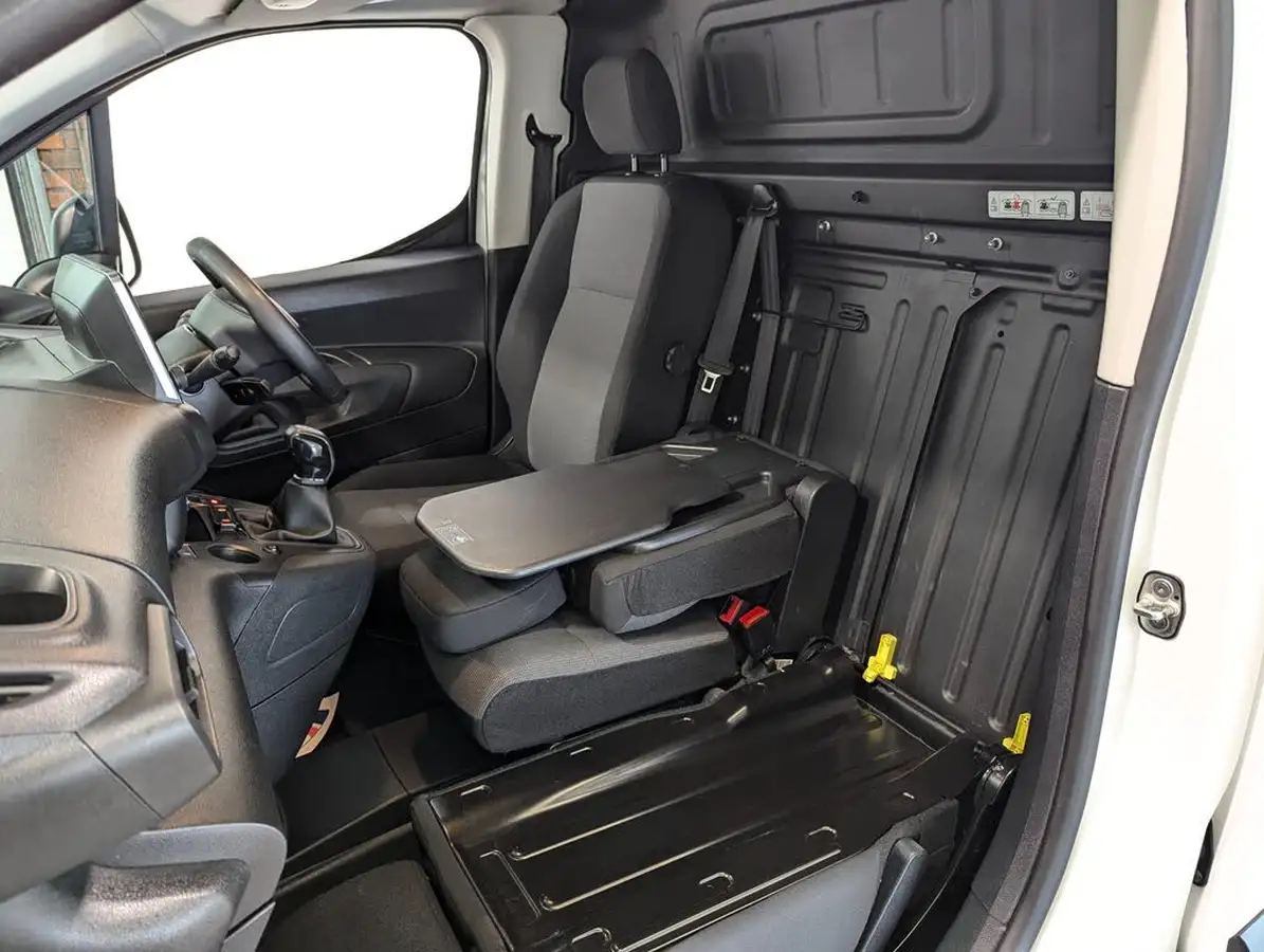 2020-peugeot-partner-15-bluehdi-1000-professional-100ps-eu6dt-panel-big-8